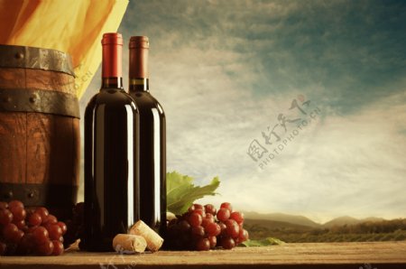 葡萄酒与红酒桶图片