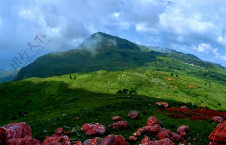 雾锁羊雄山