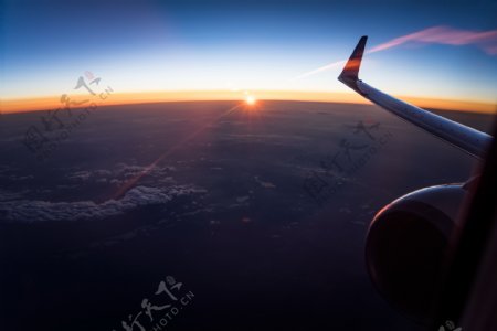 飞机上的夕阳高清图片