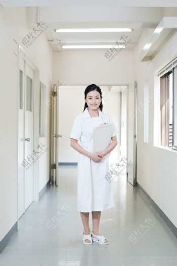 亲切微笑的护士美女图片