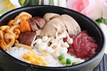 石锅蘑菇牛肉拌饭图片