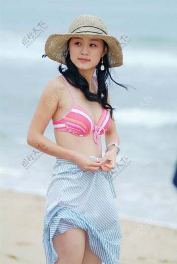 海滩美女图片