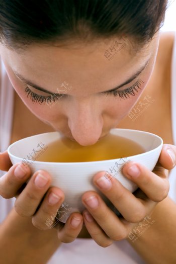 喝养生茶的性感美女图片