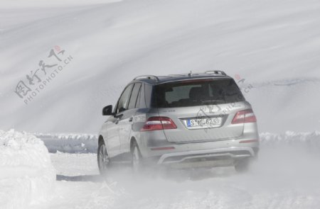 雪扩与汽车图片