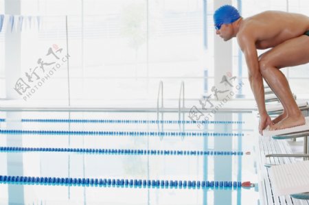 男性游泳运动员高清图片