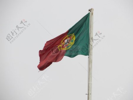 风中的葡萄牙旗帜