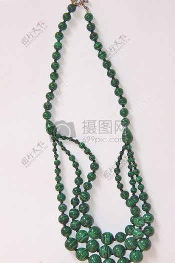 绿色珠宝组成的项链