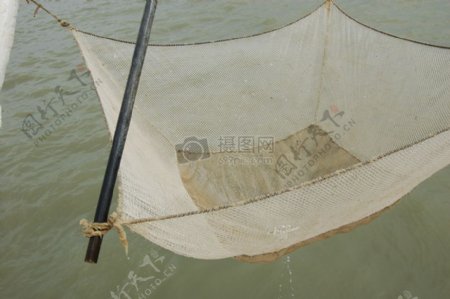 捕鱼船上的渔网