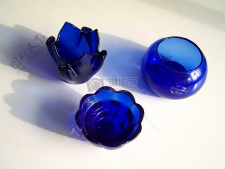 蓝色玻璃器皿