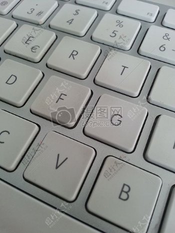 银色电脑键盘