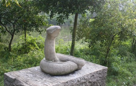 十二生肖雕塑蛇