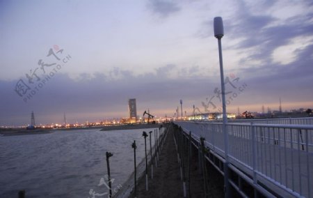 大庆油田广场栈桥夜景