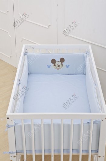 婴儿床照片
