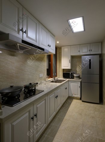 简约风室内设计厨房白色橱柜灶台效果图
