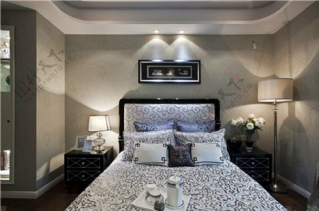 现代时尚银色斑点床头室内装修效果图
