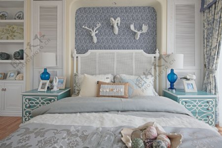 现代时尚卧室床铺家装效果图