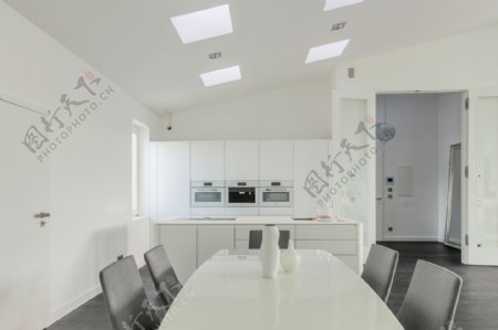 现代时尚客厅白色方形壁灯室内装修效果图