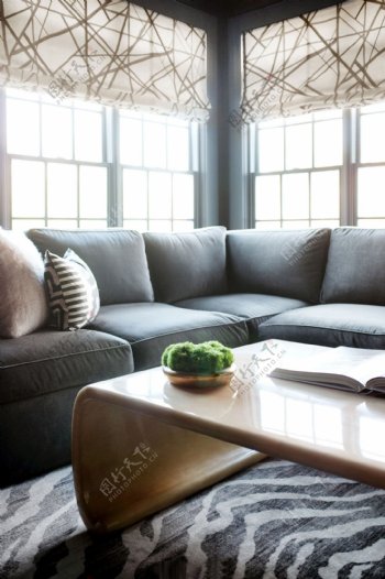室内设计客厅浅色沙发效果图