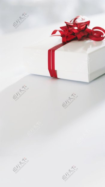 白色简单礼盒节日背景