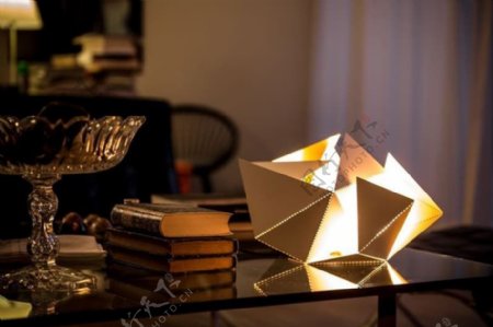 采用折纸工艺的灵感灯具