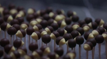 制作巧克力球实拍视频