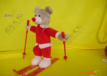 滑雪橇的毛绒玩具老鼠