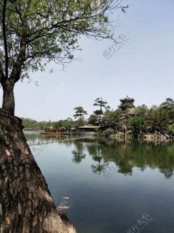 园林湖水亭
