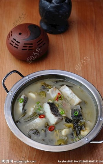 酸菜海鲈鱼锅