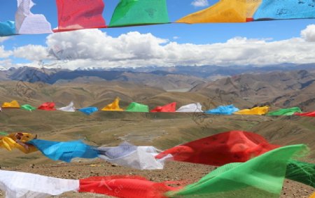 西藏加措拉山口经幡