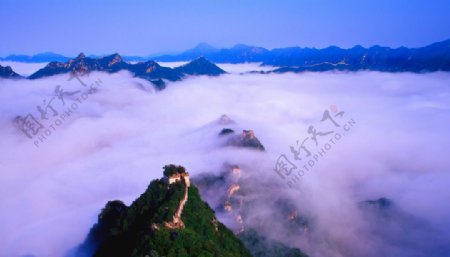 云雾缭绕的大山风景