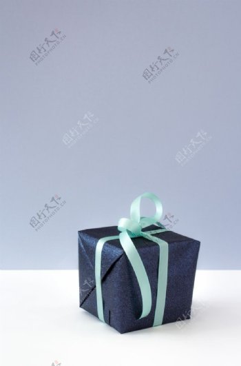 宝蓝色礼物盒