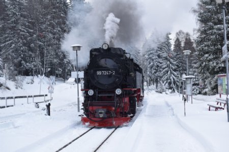 冬天行驶蒸汽机车
