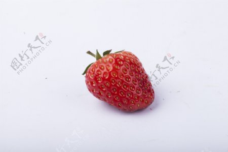 实物图摄影图新鲜草莓3