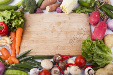 实物图摄影图各种新鲜蔬菜及切菜板3