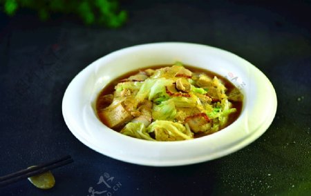 白菜叶炖冻豆腐