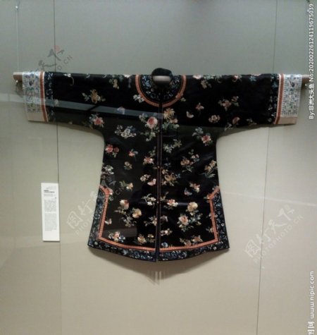 康雍乾时期贵族女性礼服摄影