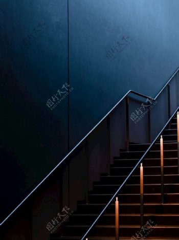 城市地铁扶手楼梯