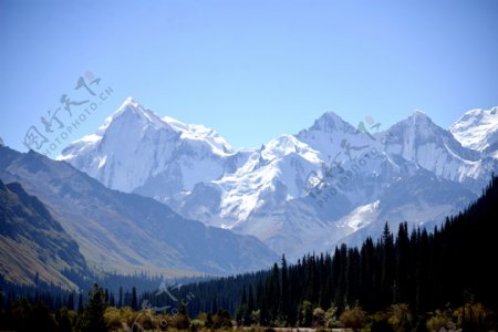 新疆夏塔雪山