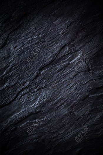黑色岩石