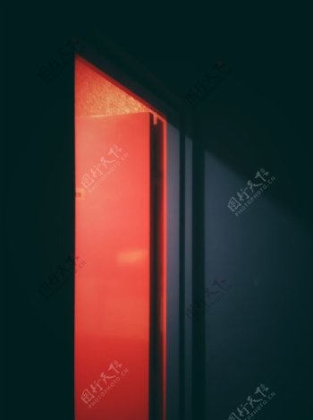 红色门