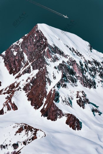 雪山山峰留白自然生态背景素材