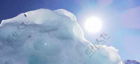 蓝天太阳冰川风景图片