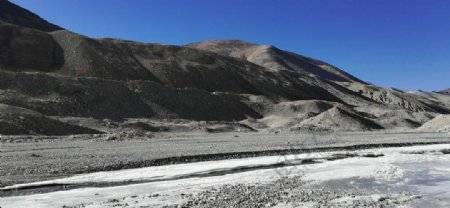 高山河谷雪地风光图片