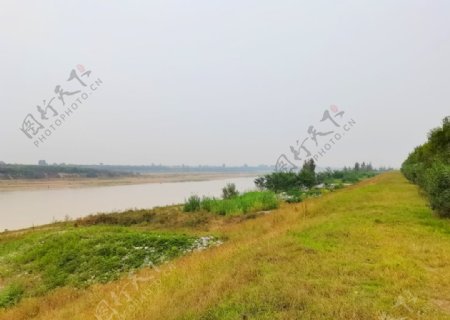 乡村河道风景图片