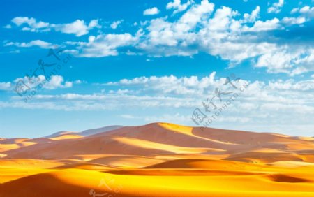 沙漠蓝天图片