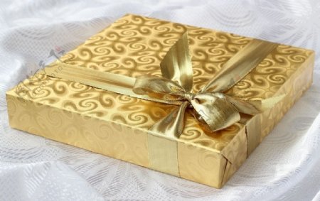 金色礼物盒图片