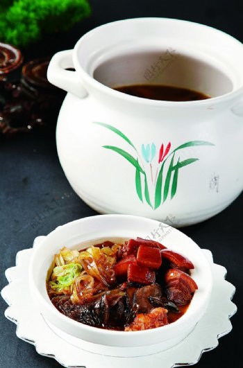 浙菜藏香肉炖松蘑图片