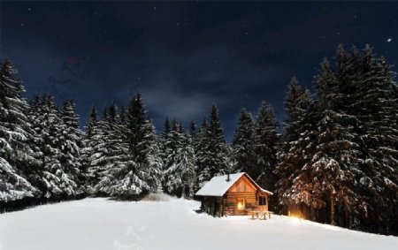 雪天里的小屋图片