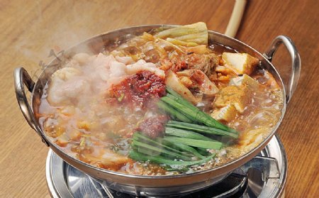 日韩料理泡菜火锅图片