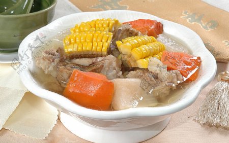 川菜湘菜咸棒骨玉米炖萝卜图片